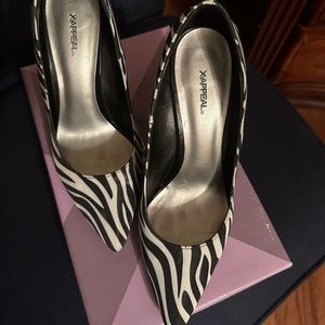 Black and white dress shoes with red heels by Xappeal size 9